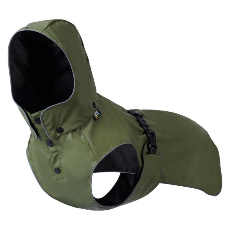 Impermeabile per cani di colore verde realizzato con materiale riciclato