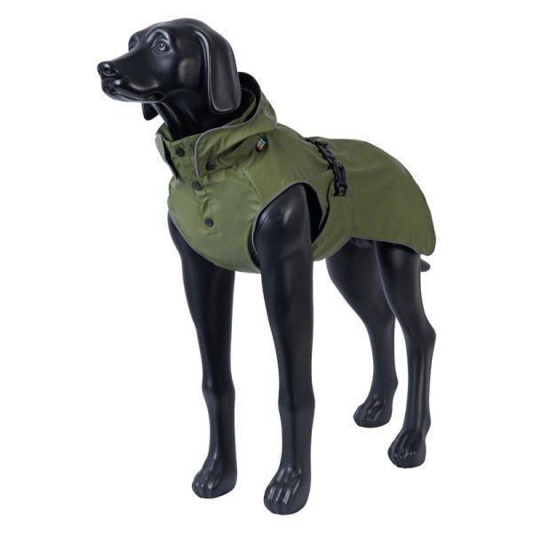 Manichino che indossa lImpermeabile per cani di colore verde realizzato con materiale riciclato visto da davanti